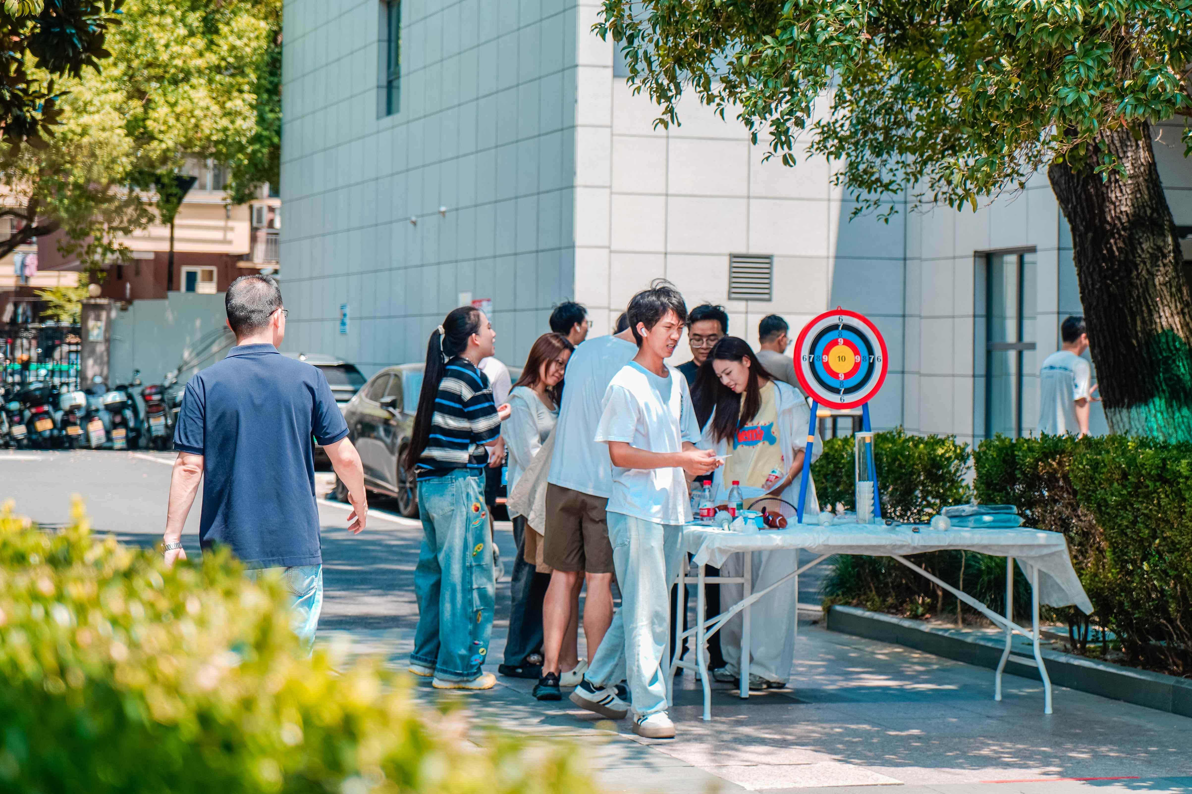 体韵飞扬，，，，文彩纳新 壹定发举行文体俱乐部纳新活动